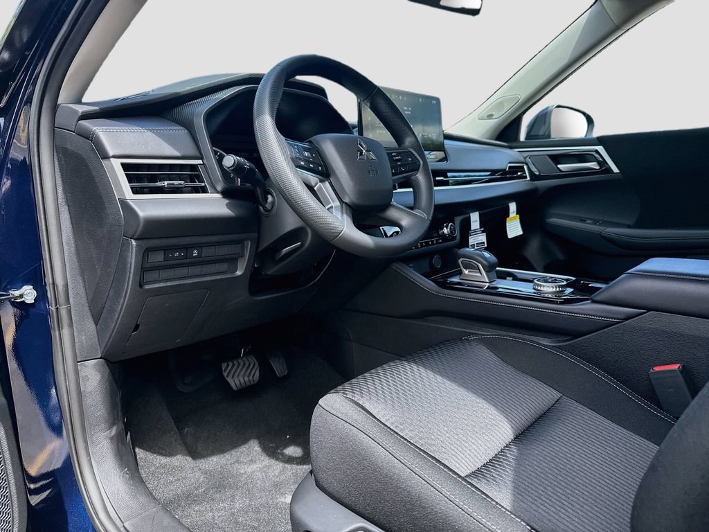 New 2026 Mitsubishi Outlander ES FWD image 9