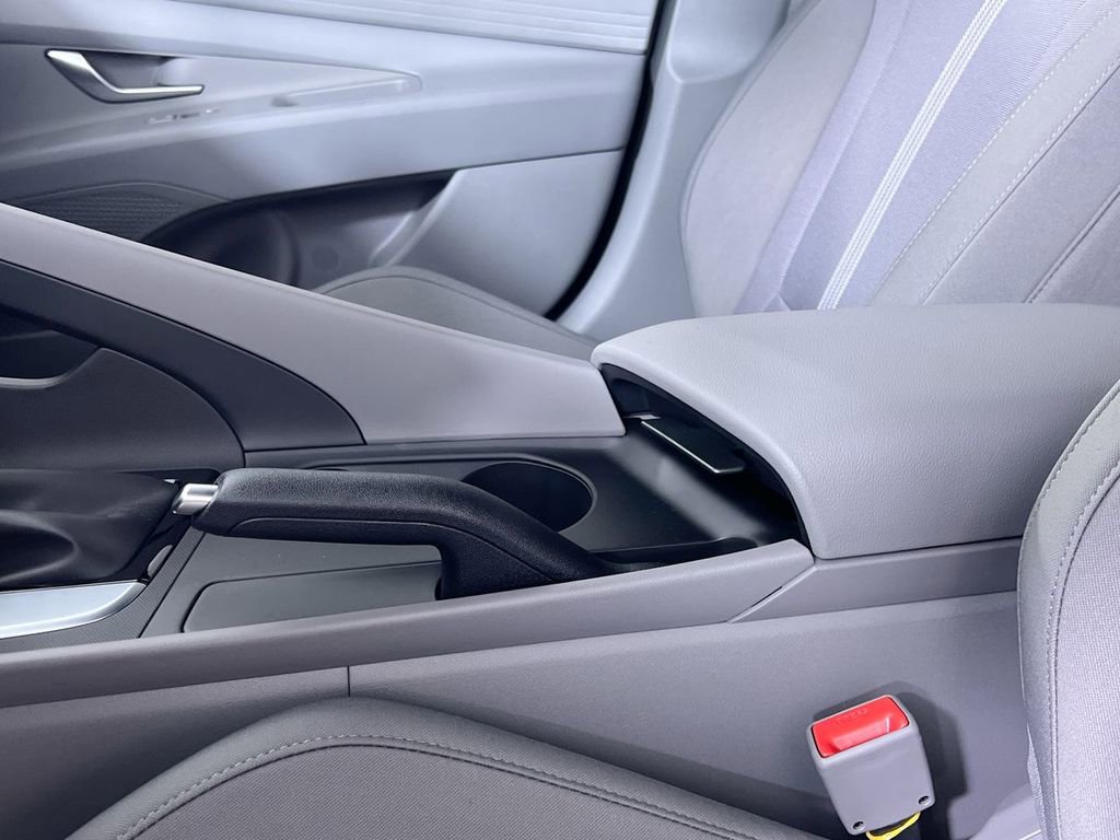 Used 2025 Hyundai Elantra SE FWD image 23