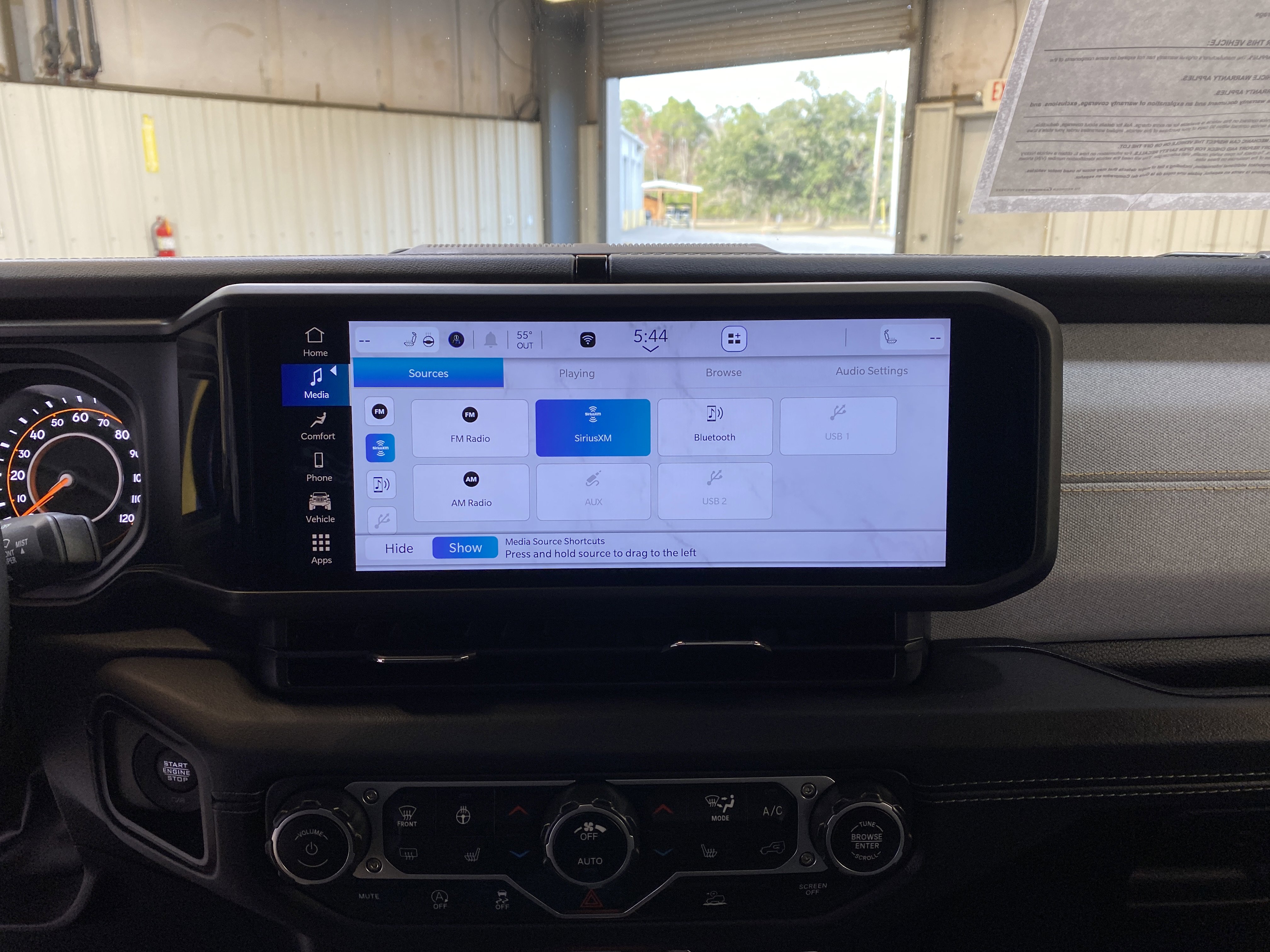 Used 2025 Jeep Wrangler Sahara image 40