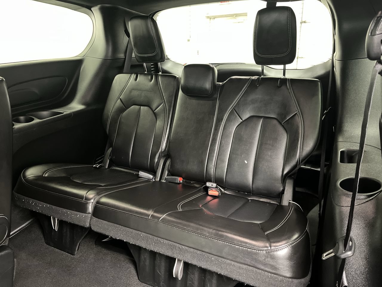 Used 2025 Chrysler Pacifica Select FWD image 13