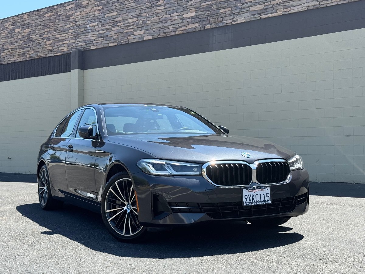 Used 2023 BMW 530e w/ Convenience Package RWD image 3