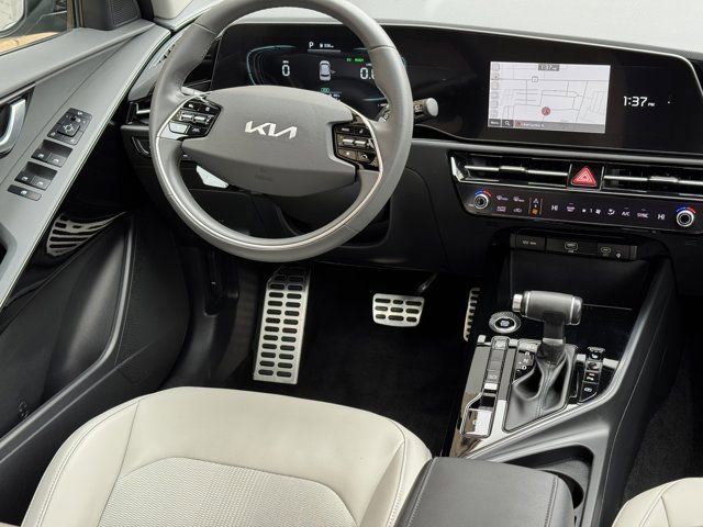 Used 2023 Kia Niro EX Touring image 15