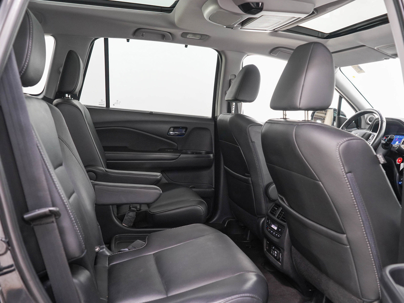 Used 2019 Honda Pilot Touring image 14