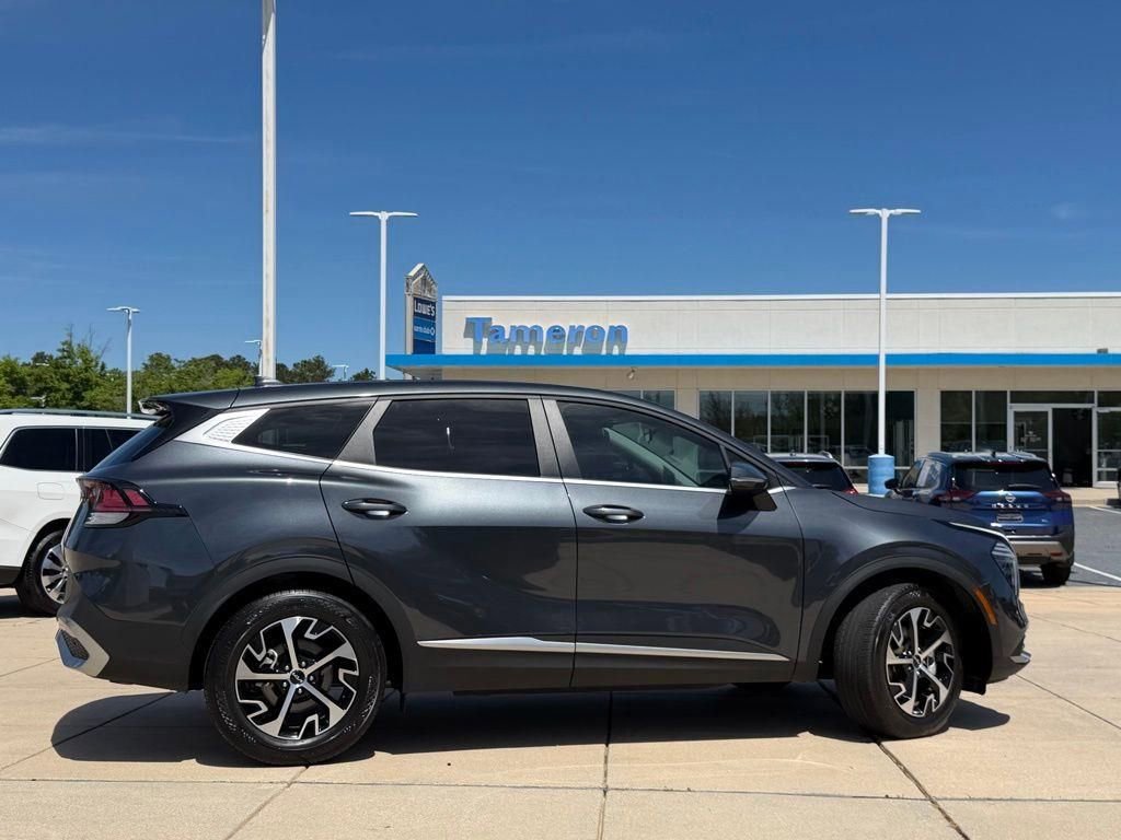 Used 2024 Kia Sportage EX image 4