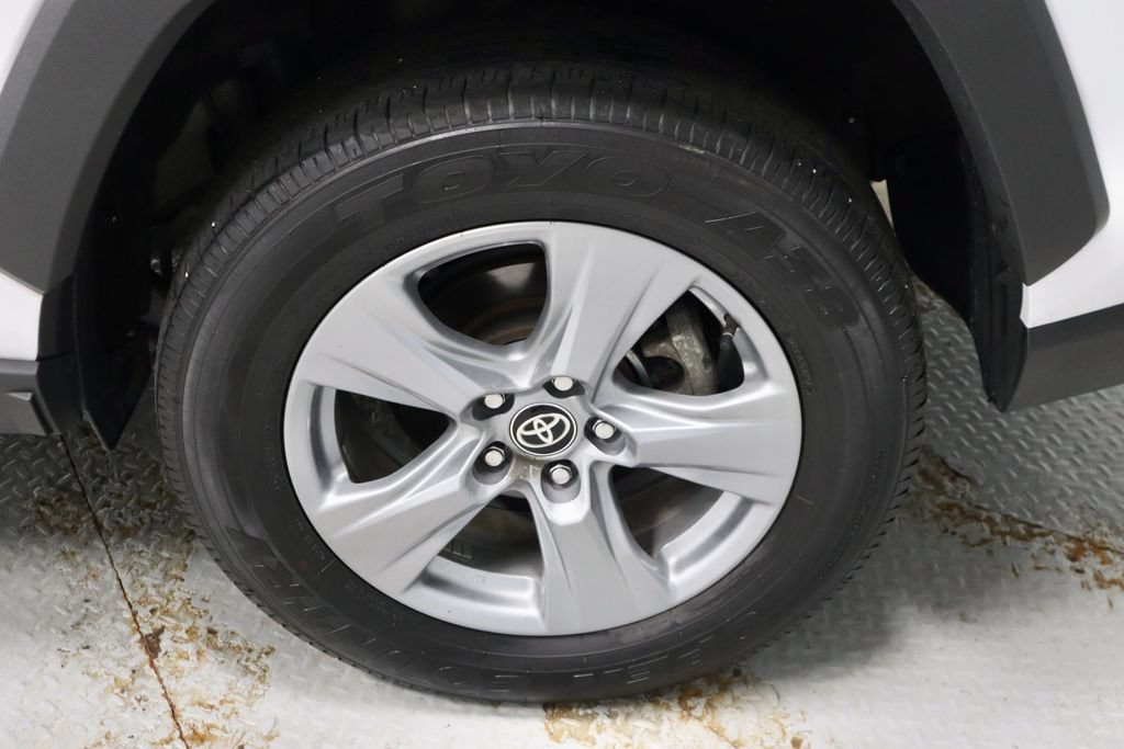 Used 2025 Toyota RAV4 XLE AWD/4WD image 19