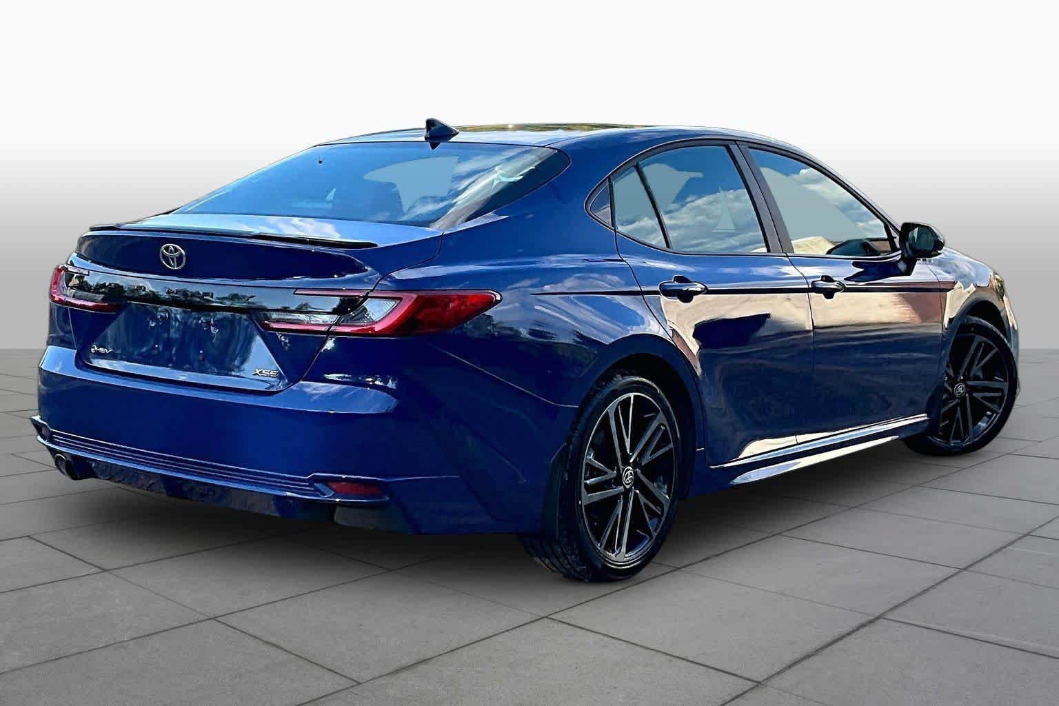 Used 2025 Toyota Camry XSE FWD image 13
