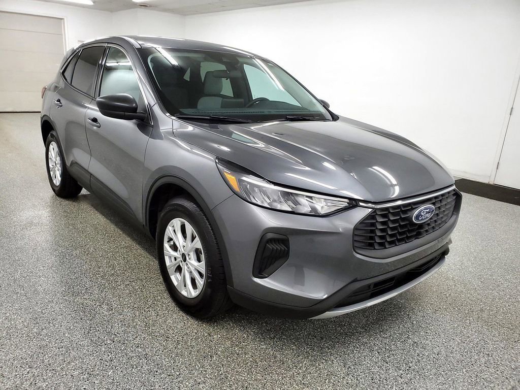 Used 2023 Ford Escape Active AWD/4WD image 3