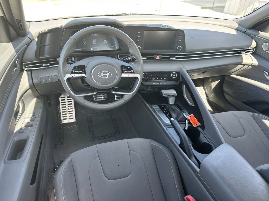 Certified 2025 Hyundai Elantra Sport image 22