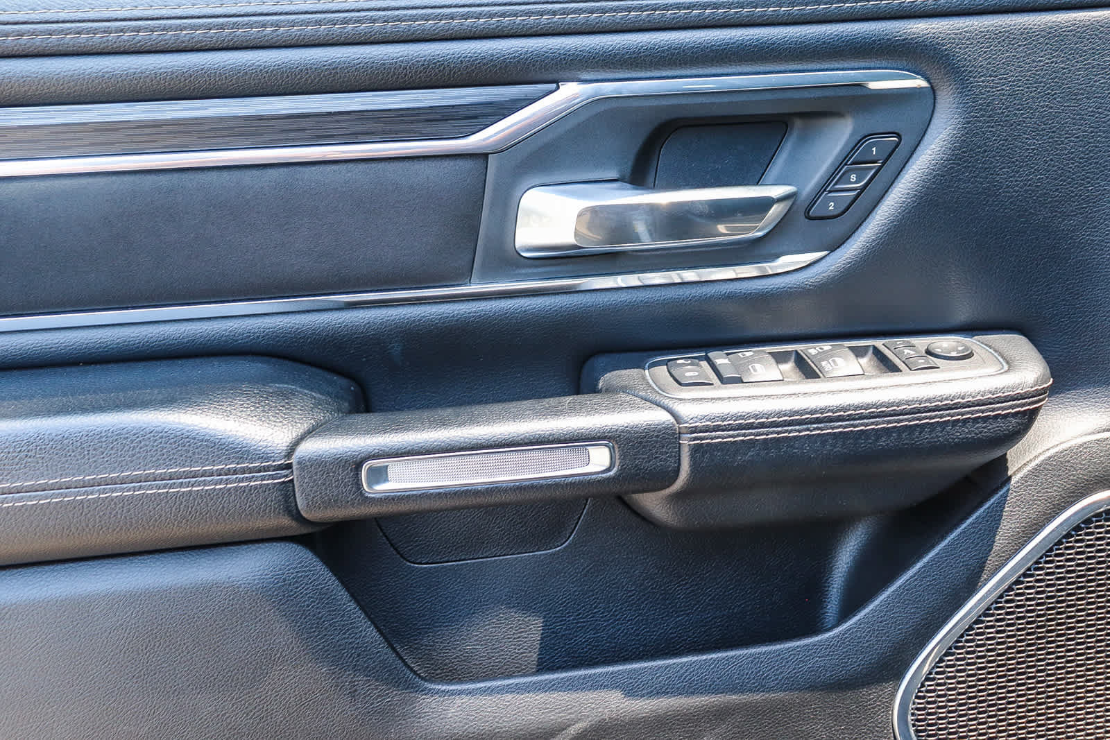 Used 2024 RAM 1500 Laramie AWD/4WD image 21