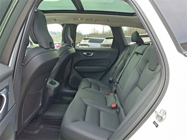 Used 2023 Volvo XC60 B5 Plus w/ Climate Package AWD/4WD image 10