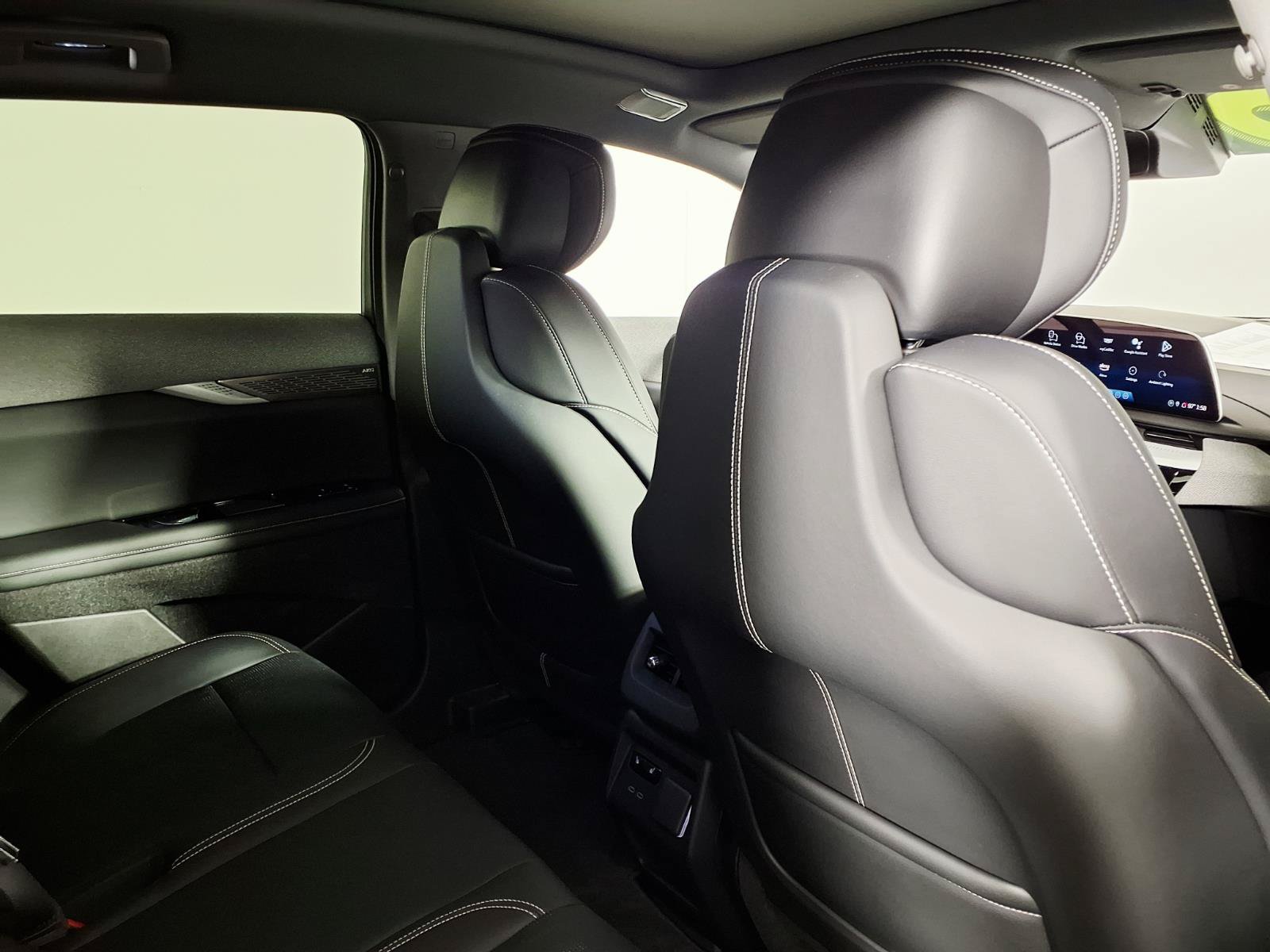 Certified 2025 Cadillac Optiq Luxury 2 w/ LPO, Floor Liner Package AWD/4WD image 11