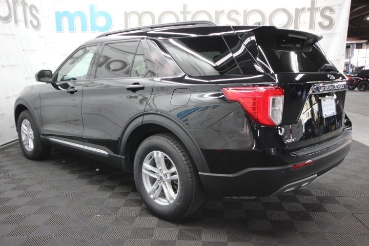 Used 2022 Ford Explorer XLT w/ Equipment Group 202A image 3