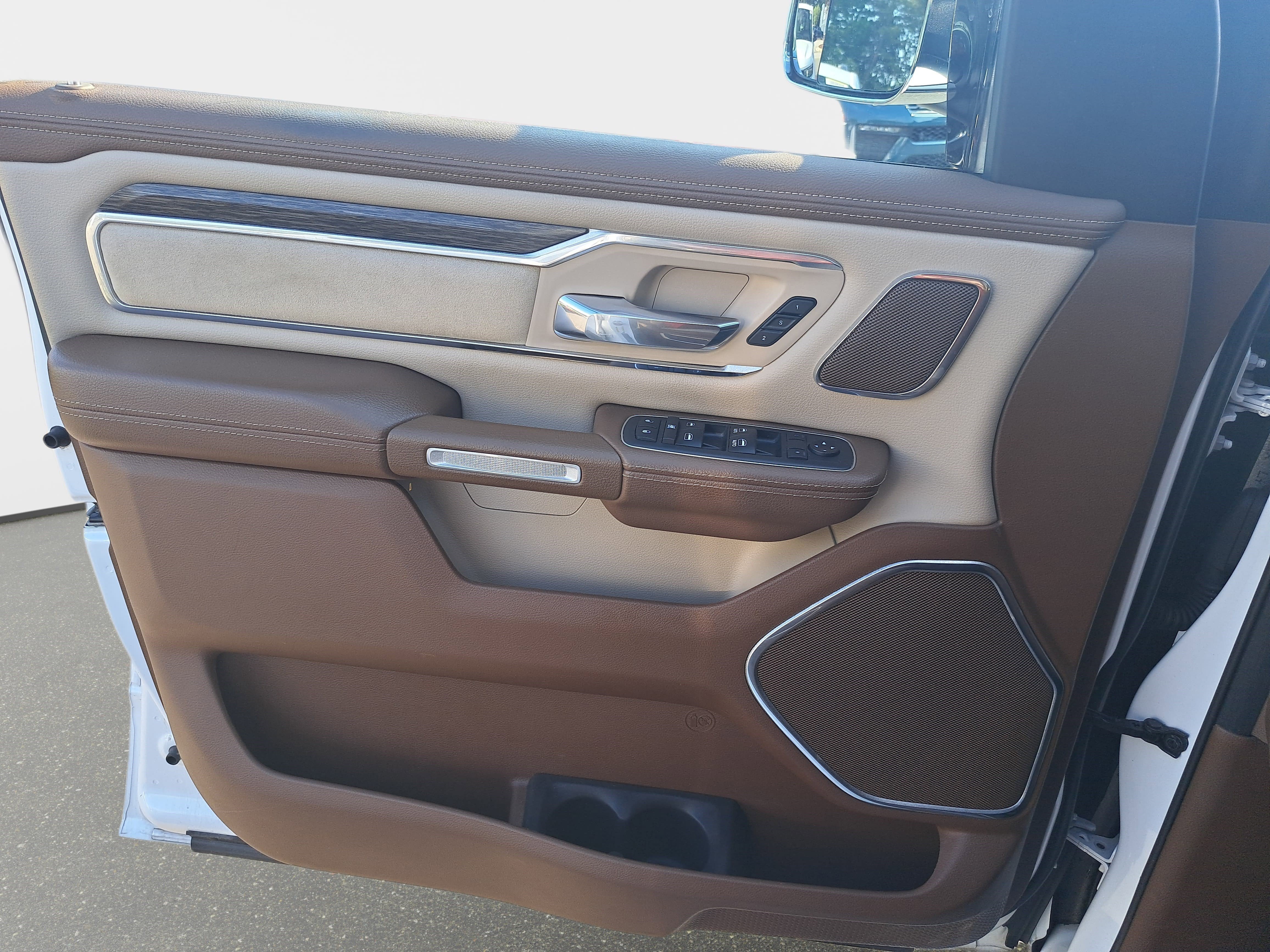 Used 2019 RAM 1500 Laramie AWD/4WD image 24