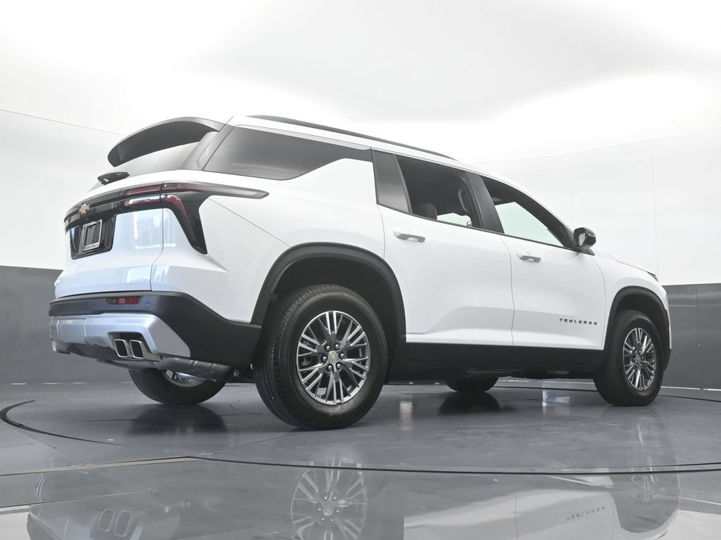 Used 2025 Chevrolet Traverse LT FWD image 60