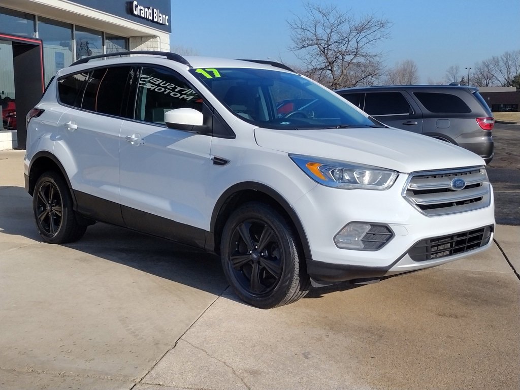 Used 2017 Ford Escape SE w/ Equipment Group 201A image 14