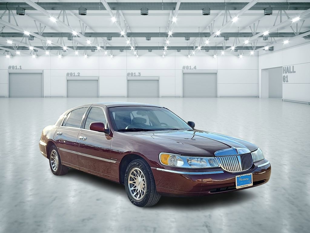 Used 2001 Lincoln Town Car Signature image 4