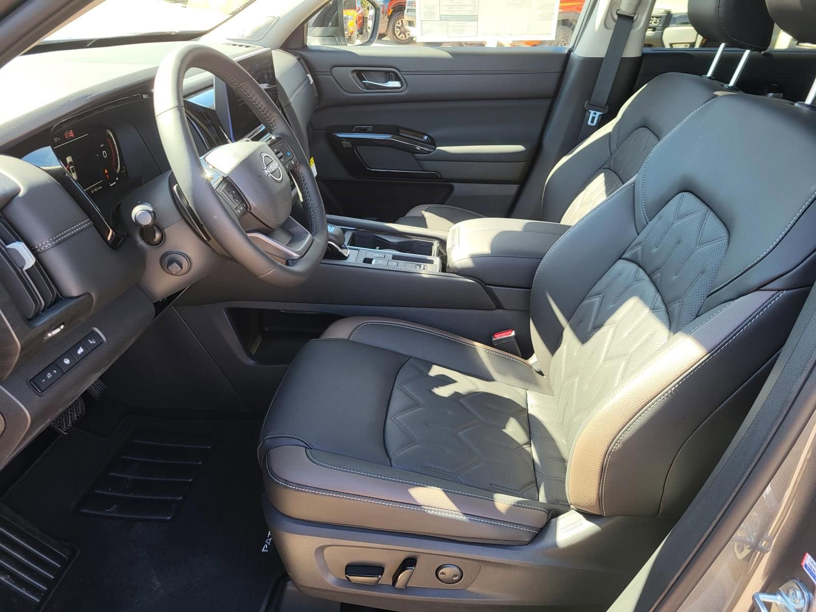 New 2026 Nissan Pathfinder Platinum image 21