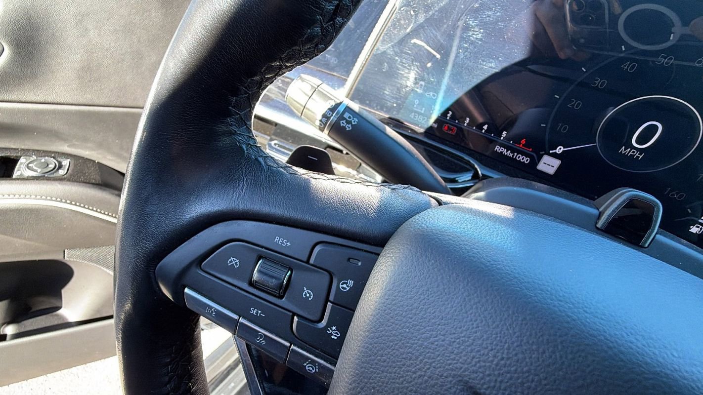 Used 2024 Cadillac Escalade ESV Sport w/ Touring Package image 33