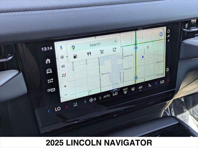 Used 2025 Lincoln Navigator Reserve w/ Jet Appearance Package image 15