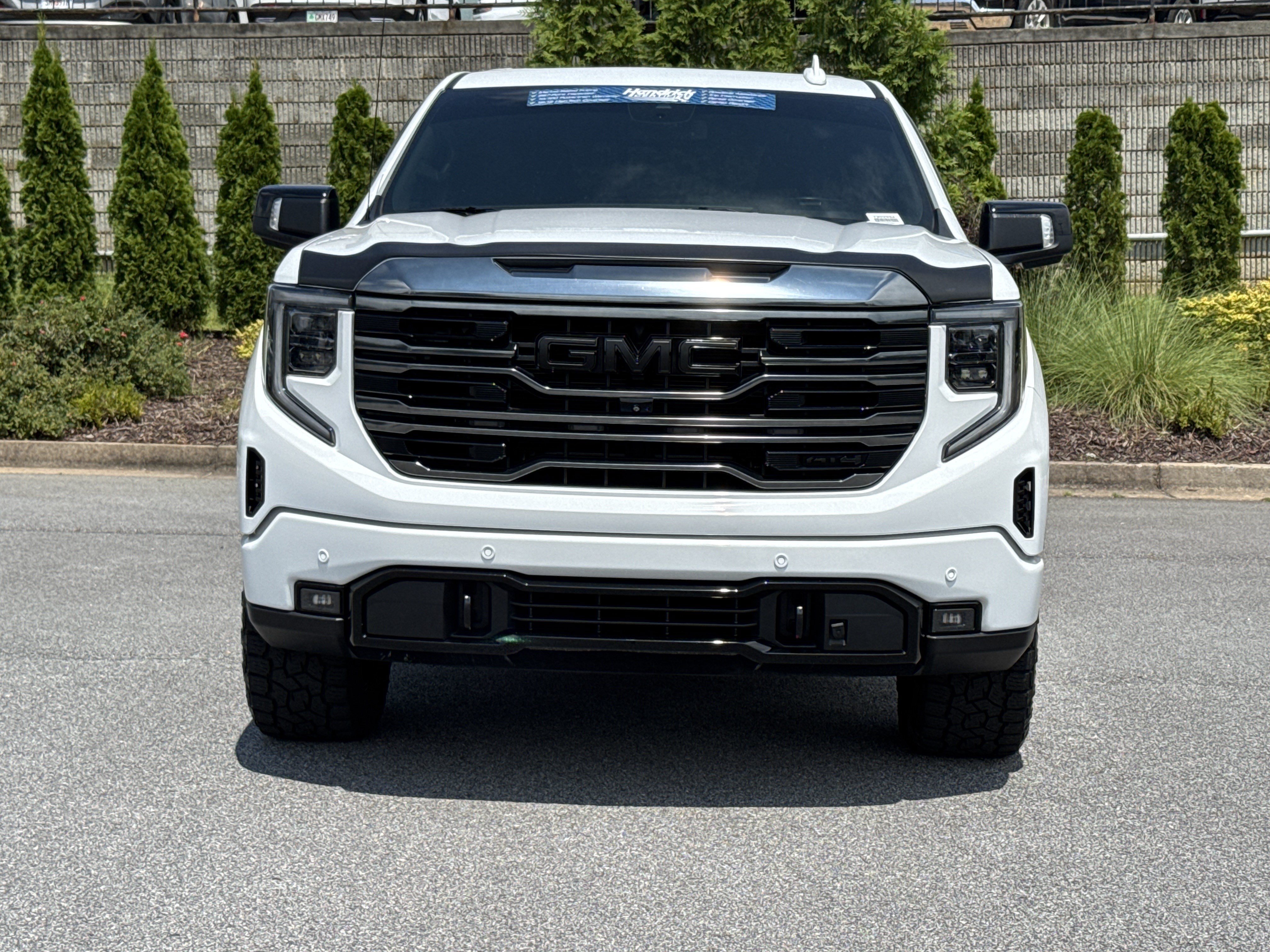 Used 2023 GMC Sierra 1500 AT4 w/ AT4 Premium Package AWD/4WD image 3
