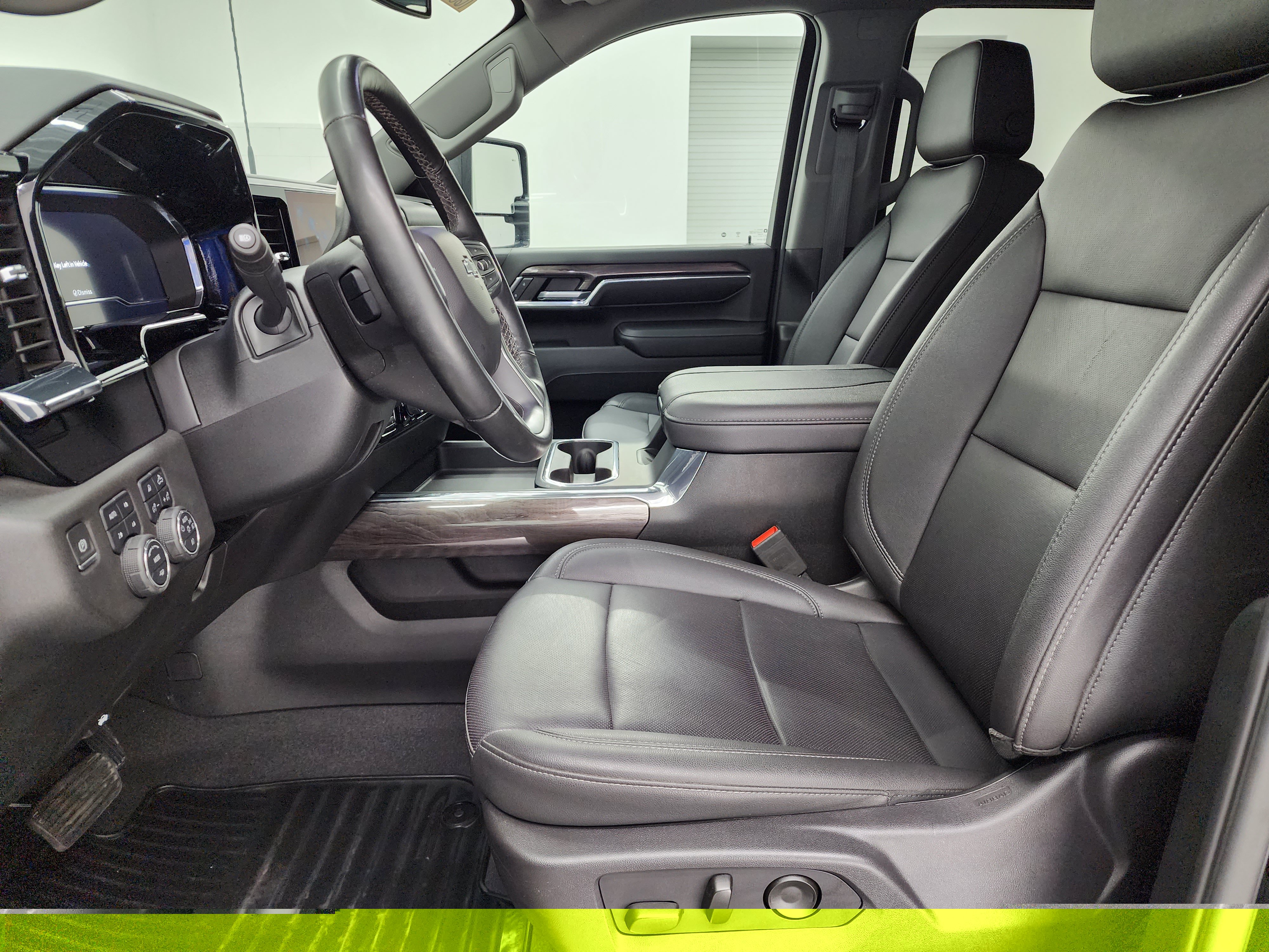 Used 2024 Chevrolet Silverado 2500 LTZ w/ LTZ Plus Package AWD/4WD image 8