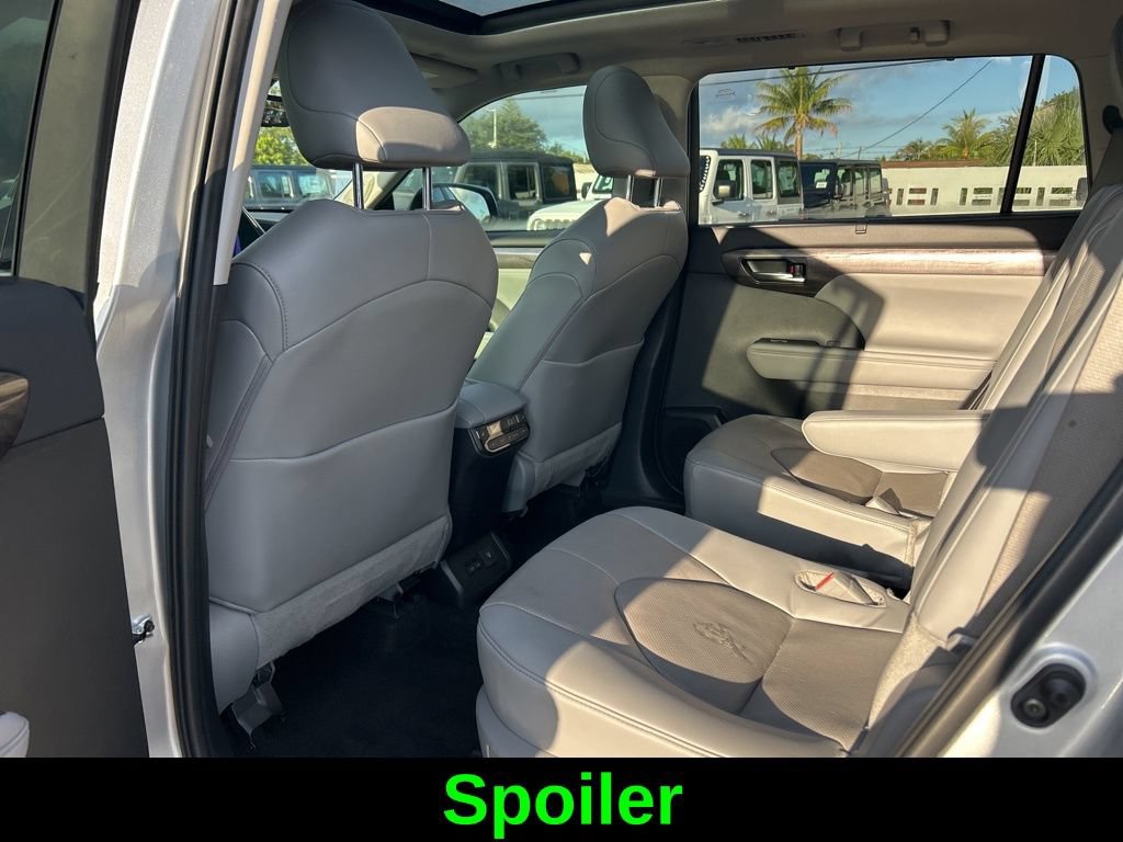 Used 2024 Toyota Highlander Platinum FWD image 33