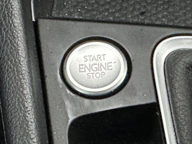 Certified 2025 Volkswagen Jetta SE image 32