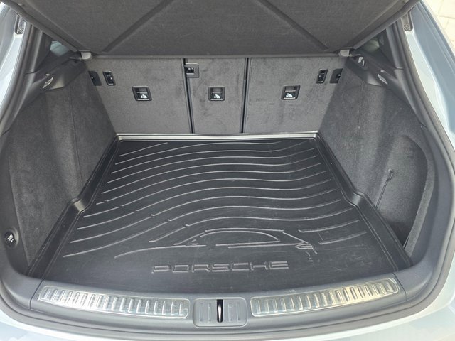Used 2021 Porsche Macan image 48