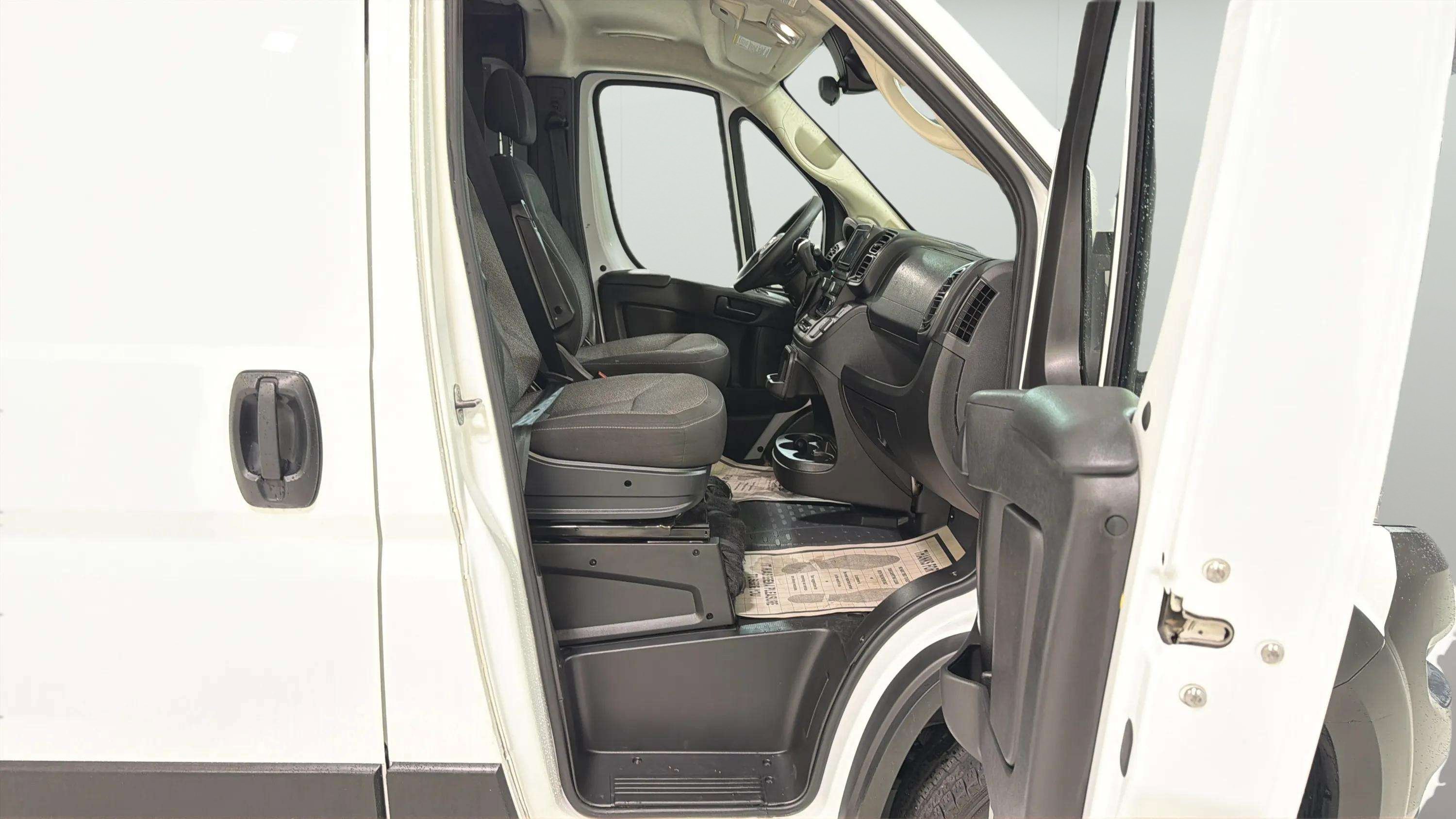 Used 2025 RAM ProMaster 2500 w/ U-Haul Equipment Group FWD image 14