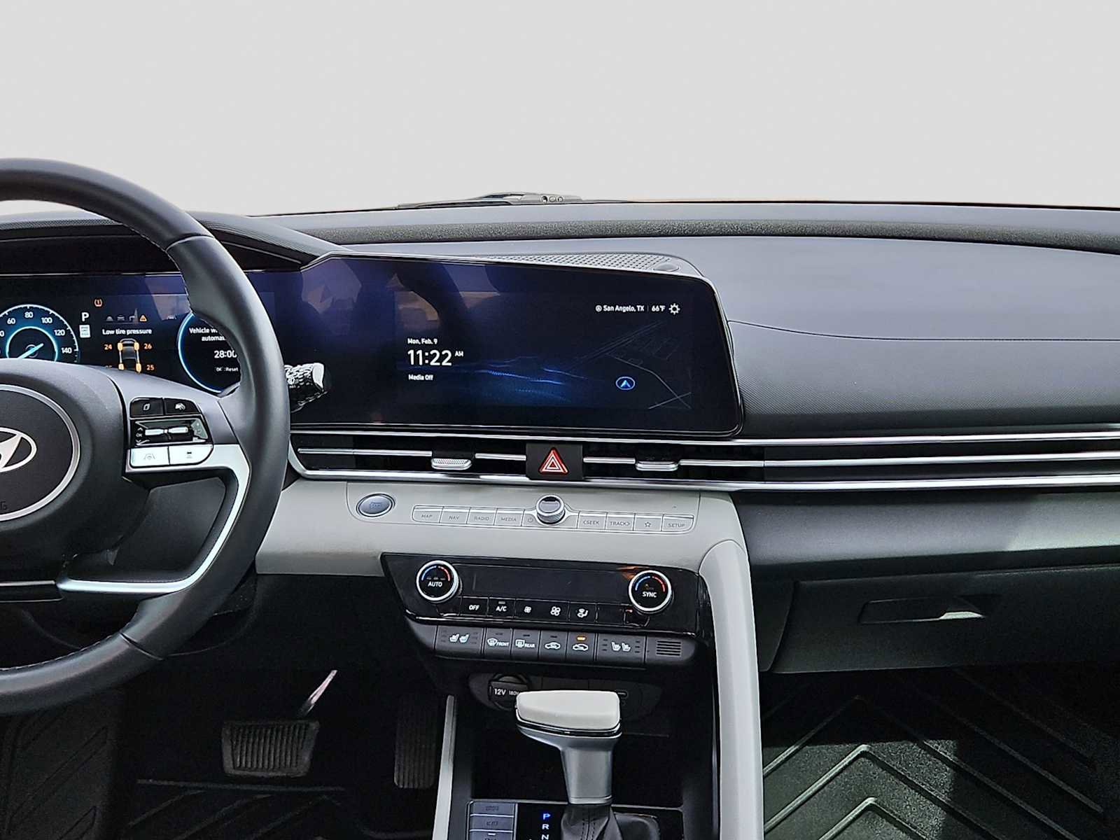 Used 2024 Hyundai Elantra Limited image 16