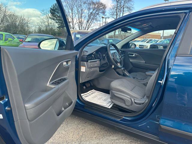 Used 2022 Kia Niro LX image 11