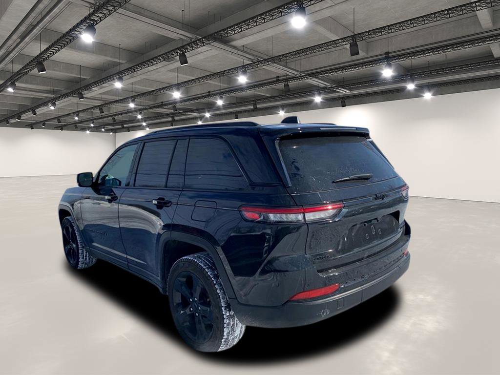 Used 2024 Jeep Grand Cherokee Limited w/ Black Appearance Package image 3