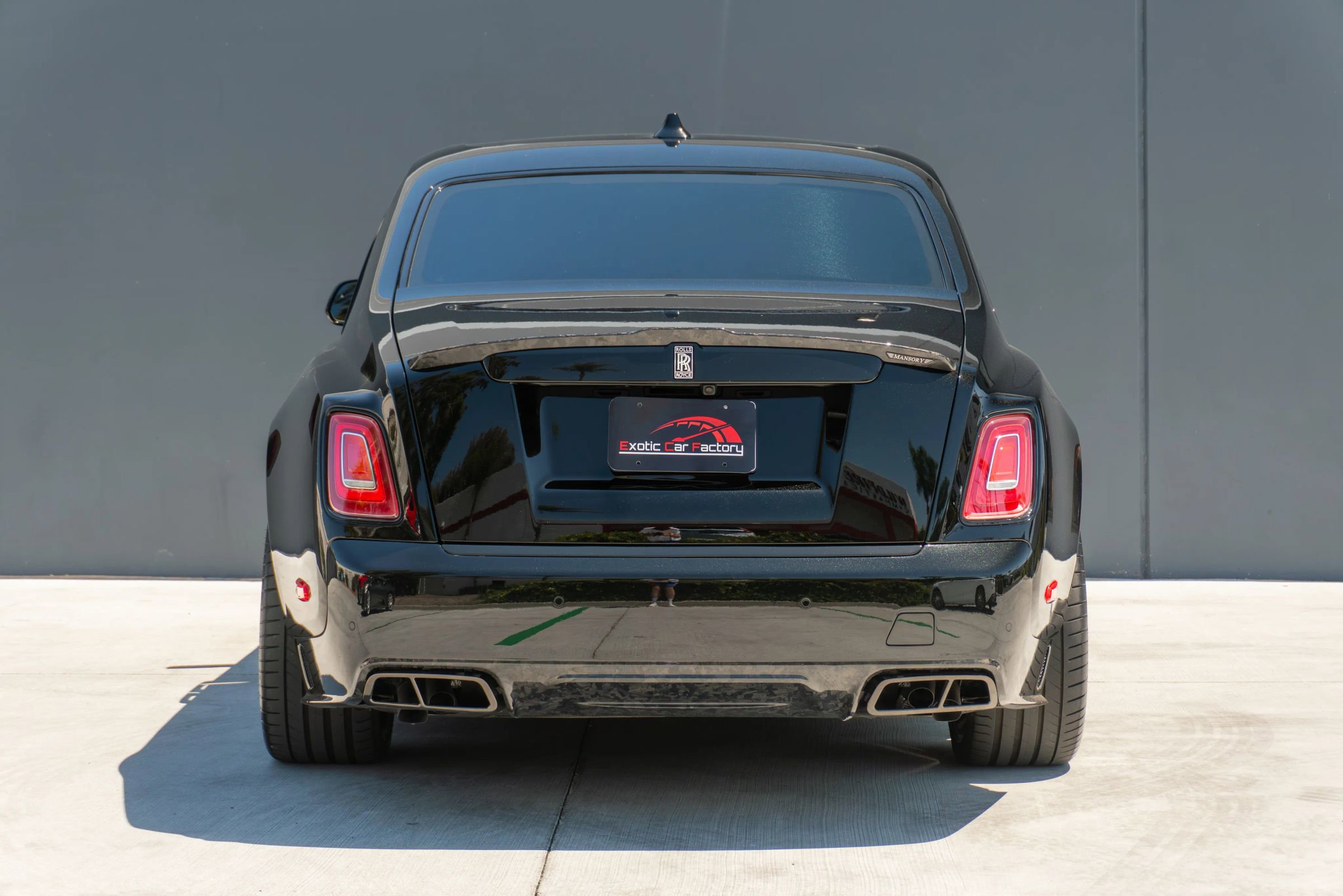 Used 2024 Rolls-Royce Phantom Sedan w/ The Phantom Package RWD image 7