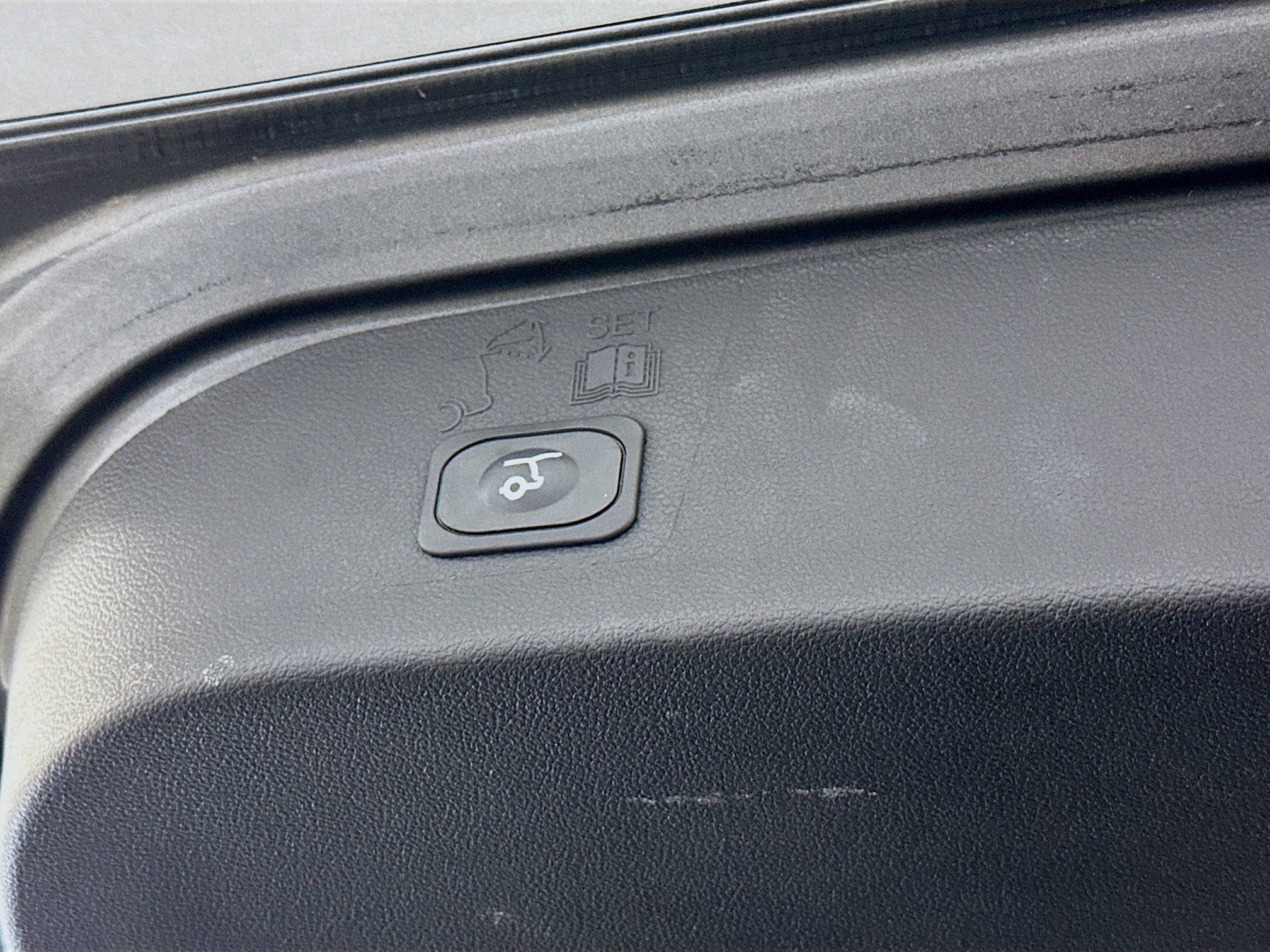 Used 2018 Ford Escape SEL image 30