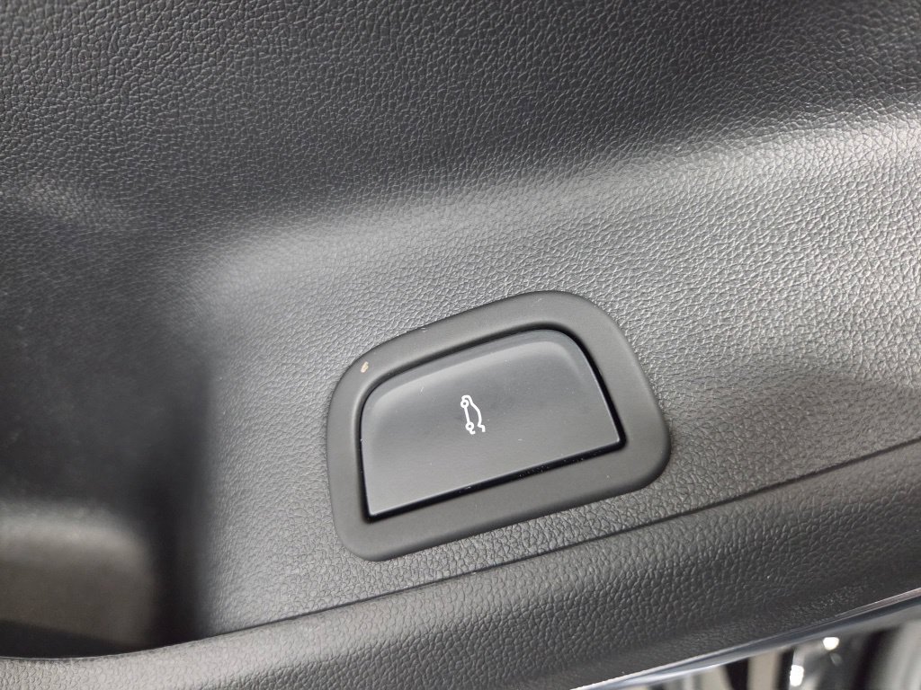 Used 2026 Chevrolet Traverse High Country w/ LPO, Floor Liner Package AWD/4WD image 30