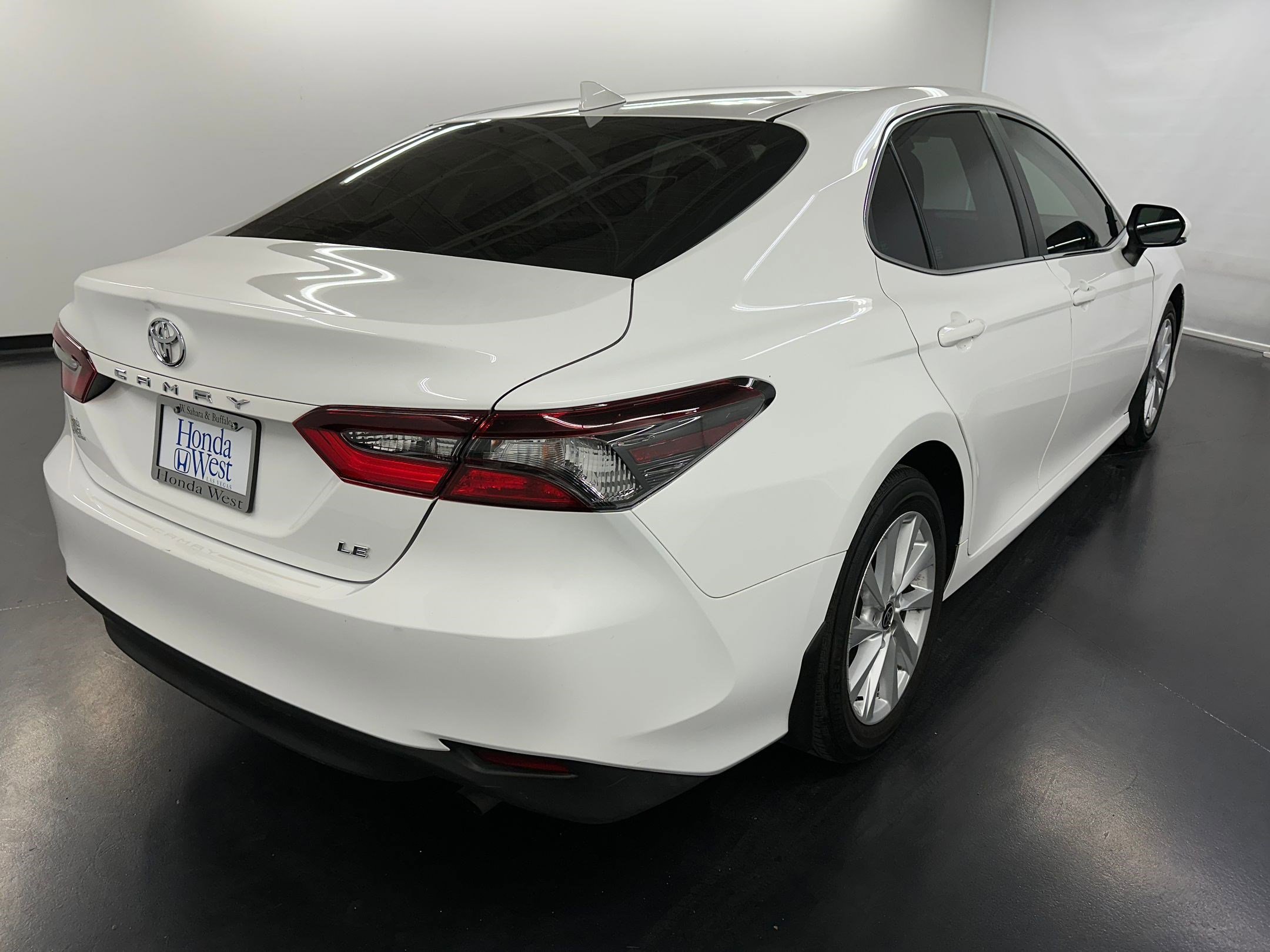 Used 2023 Toyota Camry LE image 9
