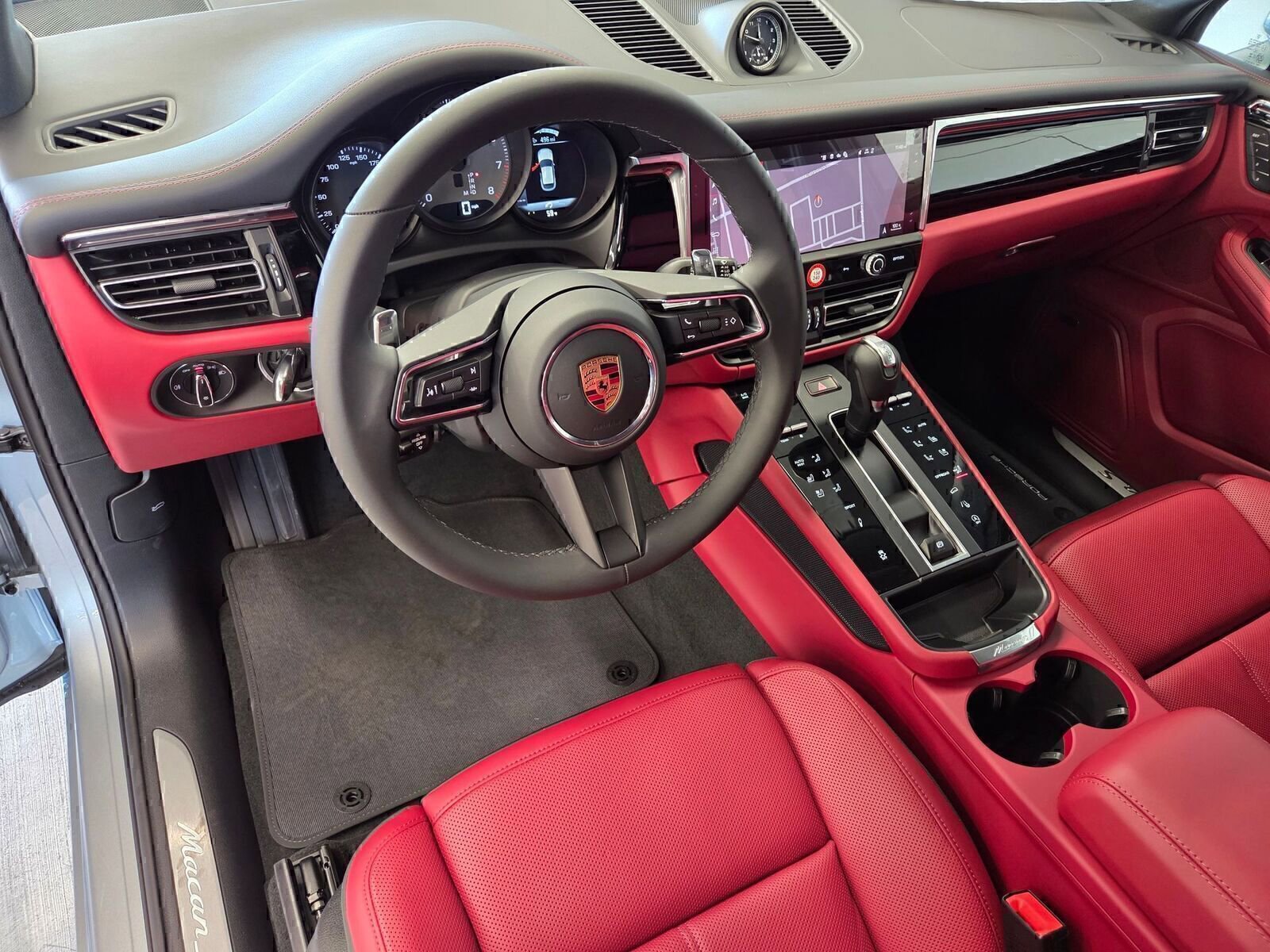 Certified 2026 Porsche Macan S AWD/4WD image 4