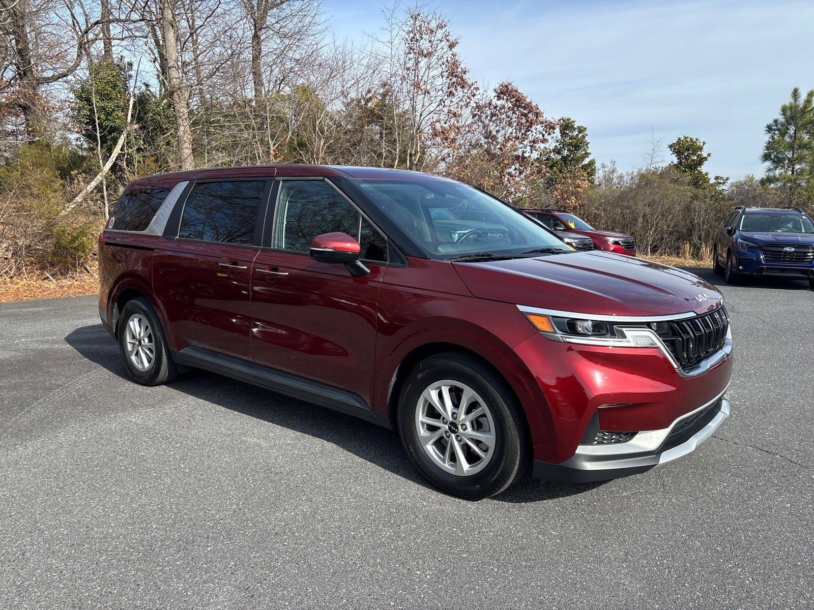 Used 2024 Kia Carnival LX image 7