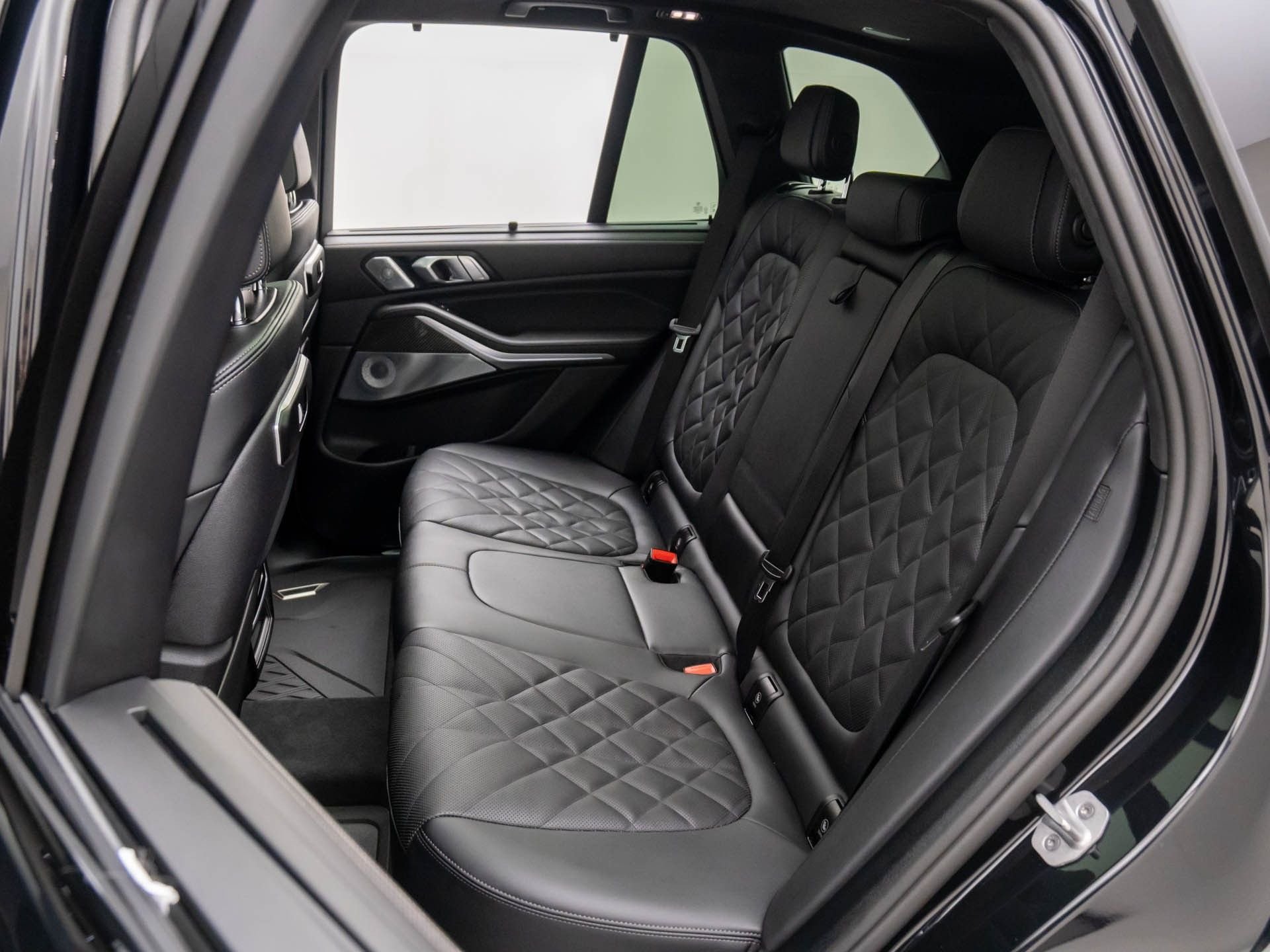 New 2026 BMW X5 M60i w/ Executive Package image 17