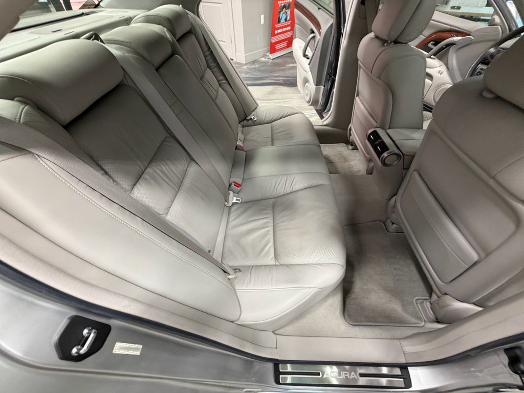 Used 2007 Acura RL w/ Technology Package AWD/4WD image 47