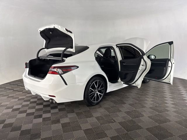 Used 2021 Toyota Camry SE image 18
