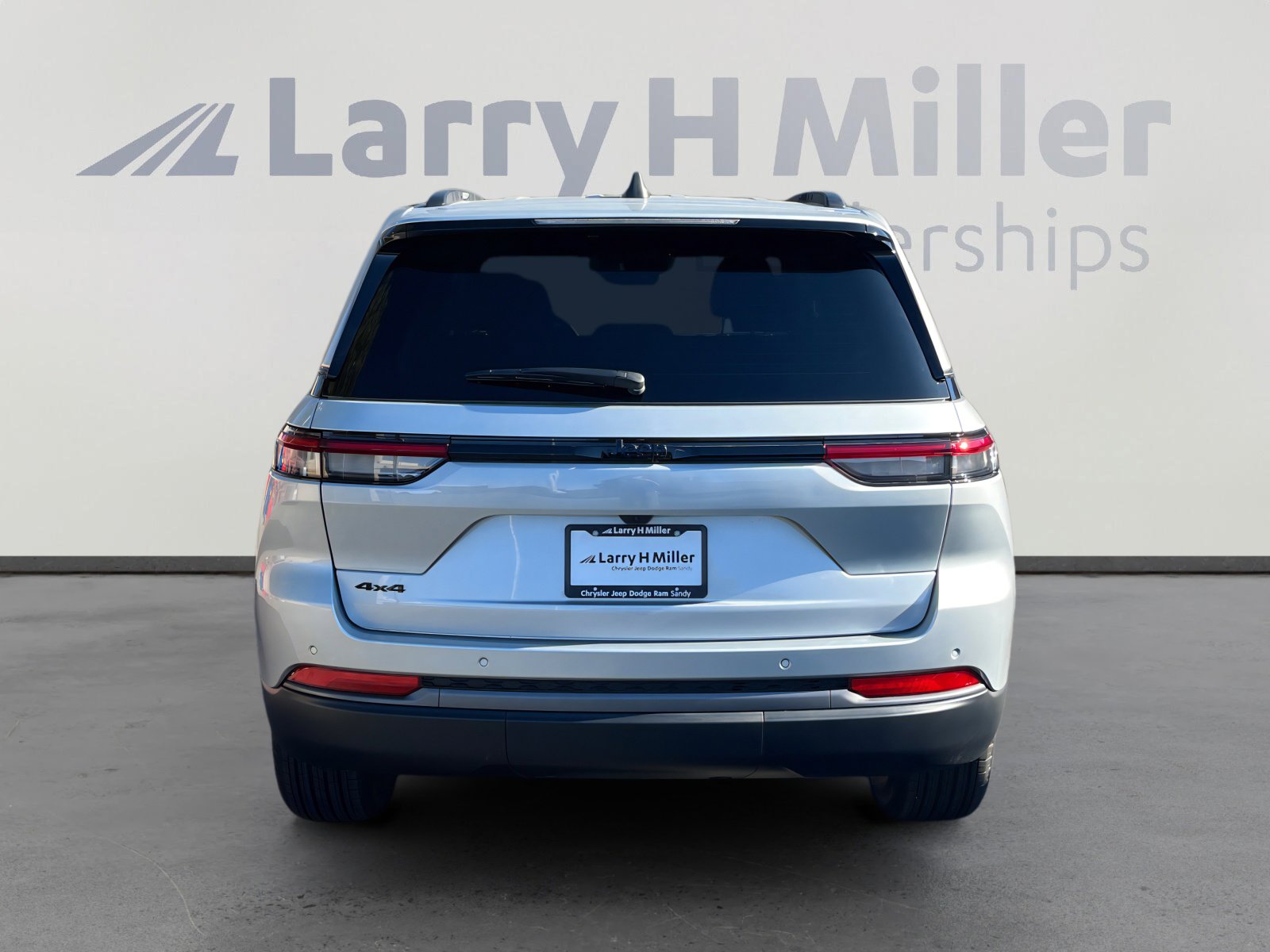 New 2026 Jeep Grand Cherokee Altitude AWD/4WD image 4