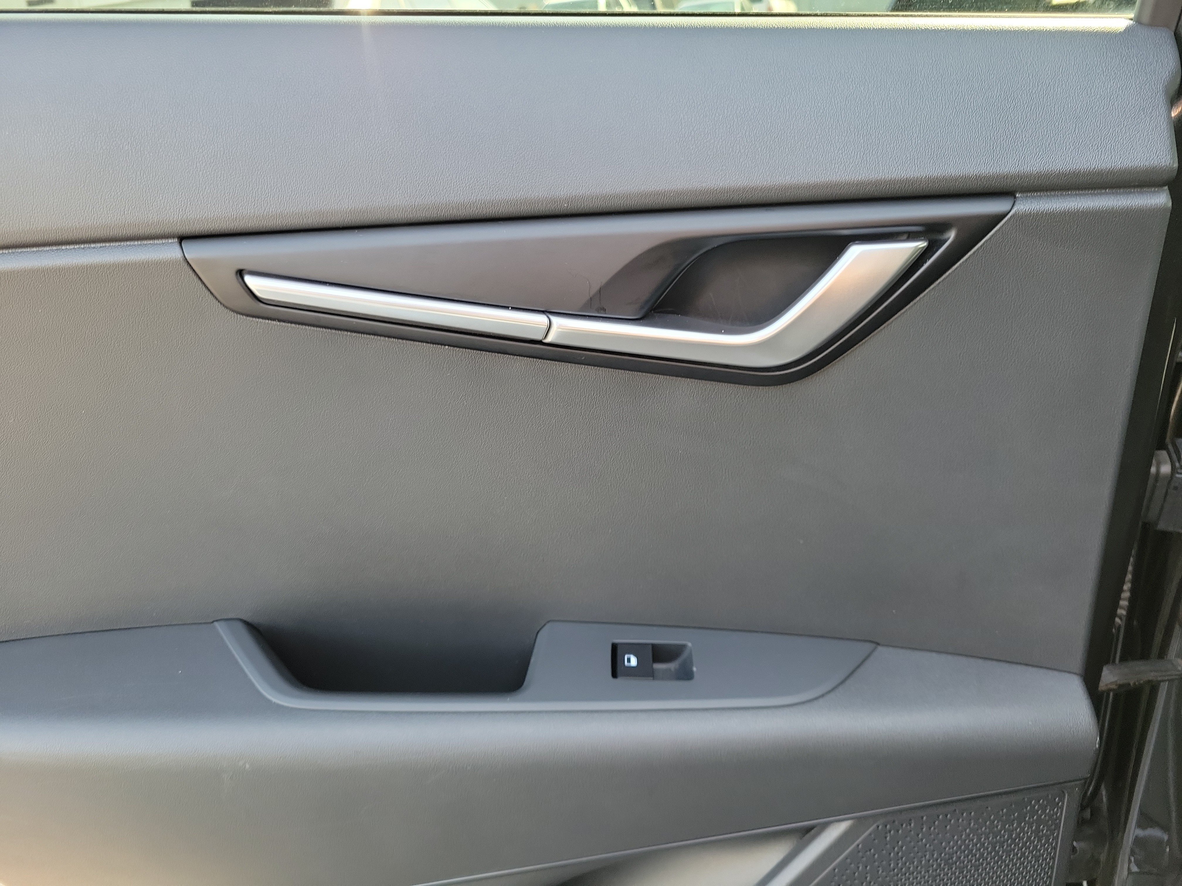 Used 2025 Kia Niro LX FWD image 12