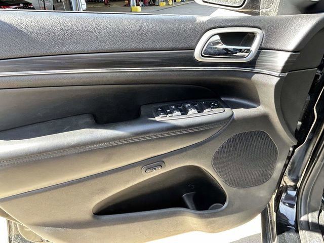 Used 2019 Jeep Grand Cherokee Limited w/ Trailer Tow Group IV AWD/4WD image 12