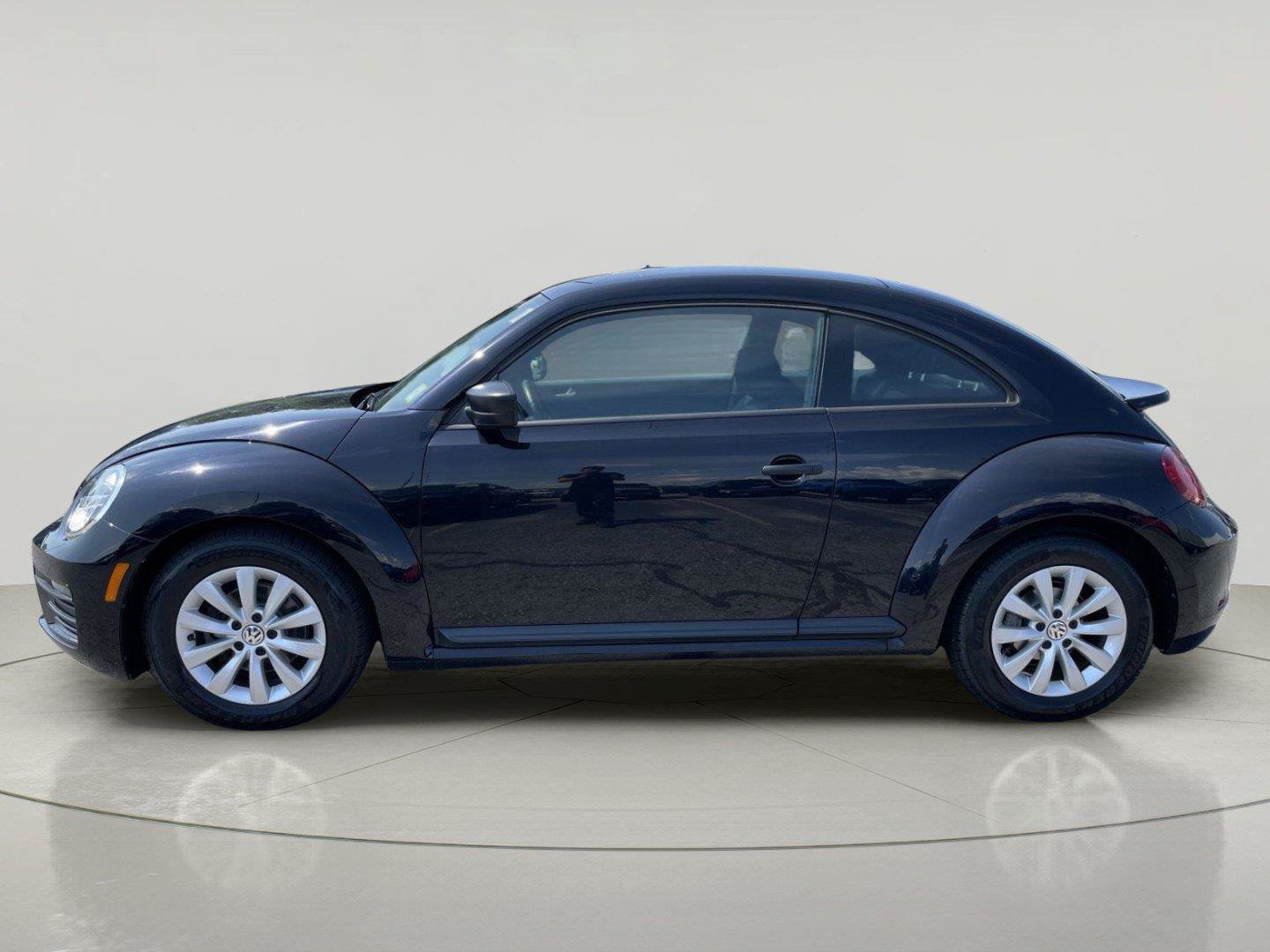 Used 2018 Volkswagen Beetle 2.0T FWD image 4