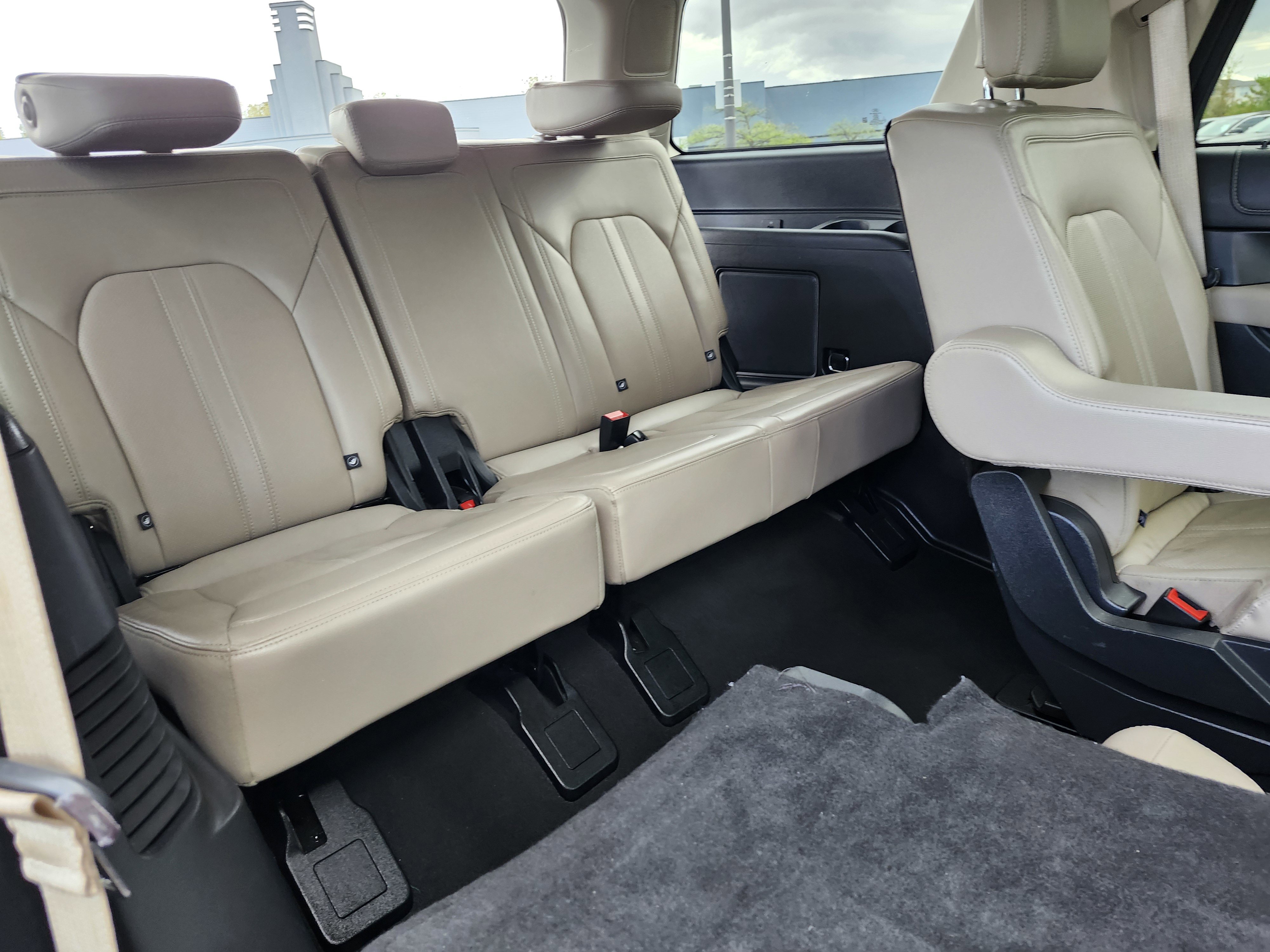 Used 2024 Ford Expedition Limited image 13