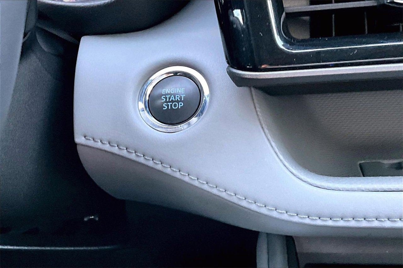 Used 2022 Toyota Highlander XLE image 28