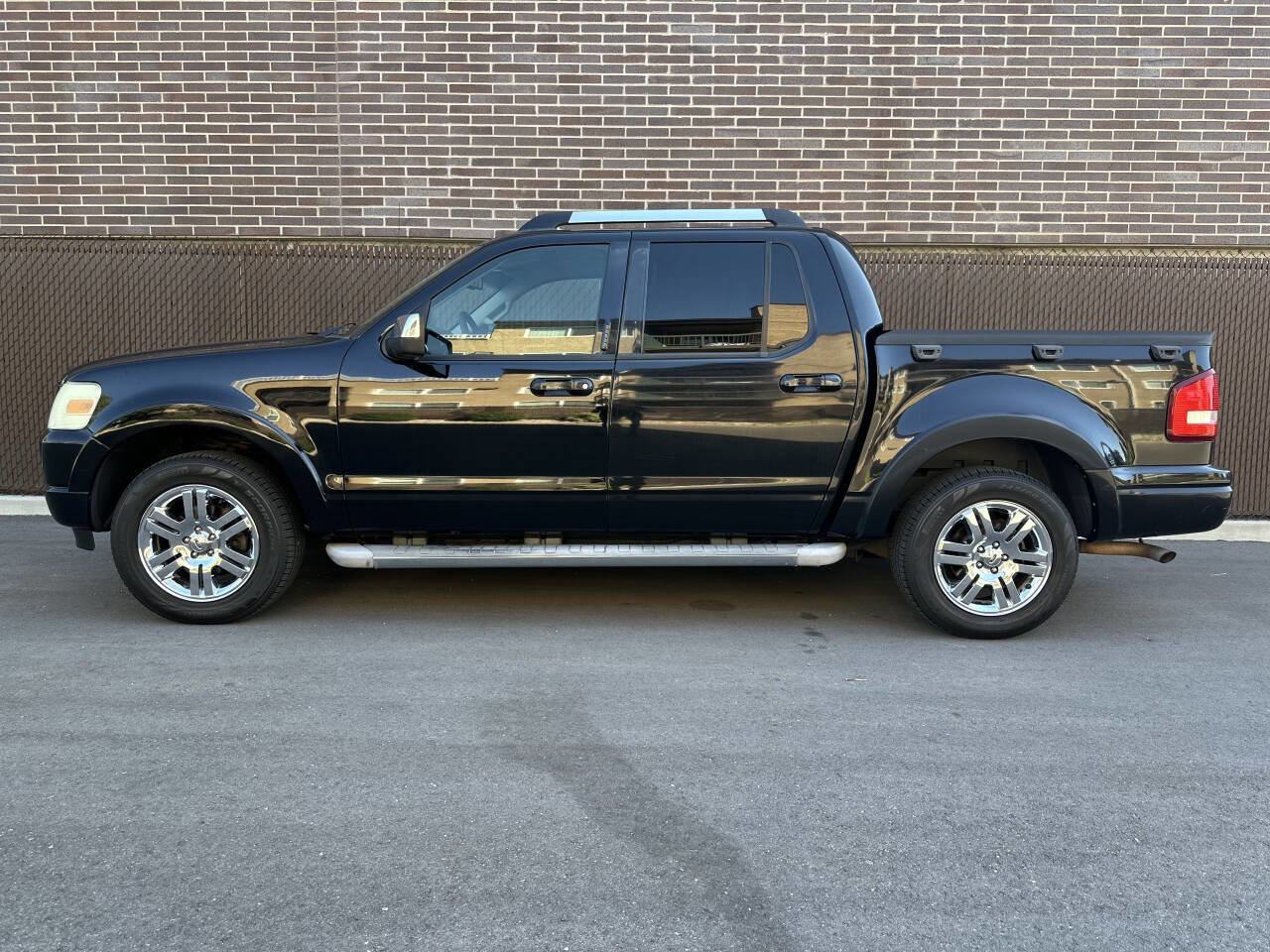 Used 2007 Ford Explorer Sport Trac Limited image 5