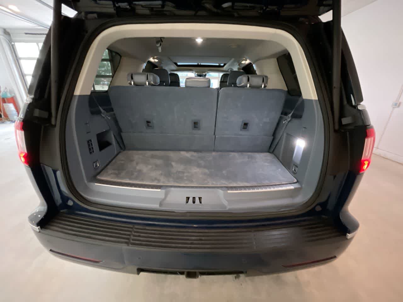 Used 2020 Lincoln Navigator Black Label w/ Cargo Convenience Package AWD/4WD image 25