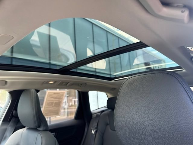 Certified 2025 Volvo XC60 B5 Plus AWD/4WD image 27